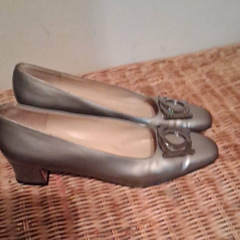 Salvatore Ferragamo Women's Metallic Gray Heels Size 7 1/2 AA - Picture 13 of 15